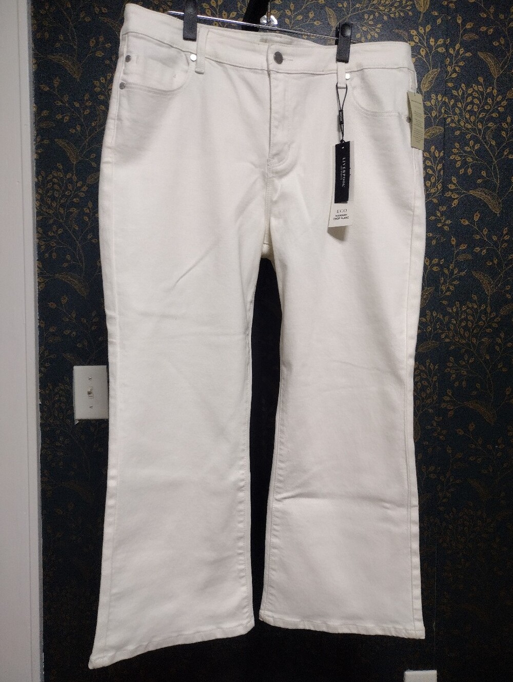 NEW Liverpool Hannah Crop Flare White Jeans - Picture 2 of 4